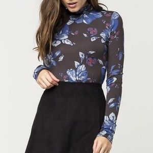 Free People floral print mock neck w buttons